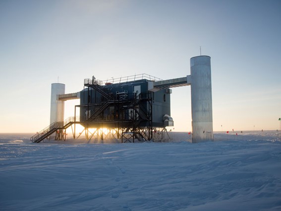 The IceCube detector in the South Pole