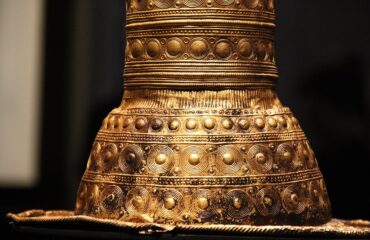 Four Gold Hats: A Bronze Age Mystery – World History et cetera